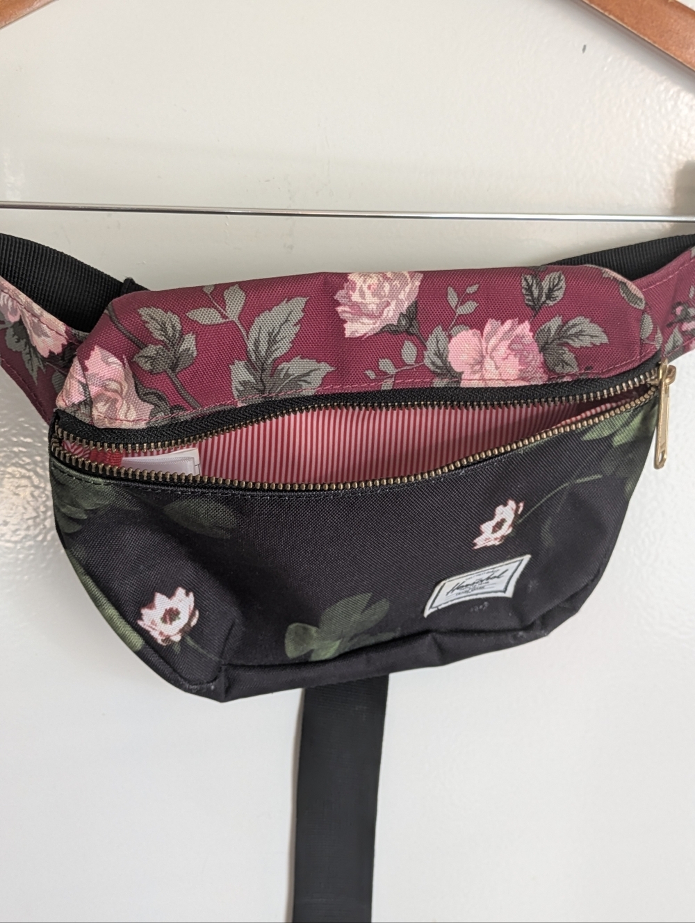 Herschel Fifteen 2L Black Floral Hip Lumbar Waist Fanny Pack Bag - Picture 8 of 16